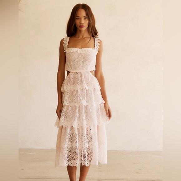 NEW BTB Los Angeles Alana Lace Maxi Dress - Picture 2 of 7